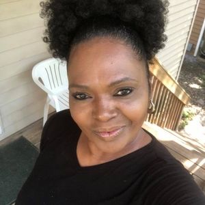 Meet your Posher, Yvette